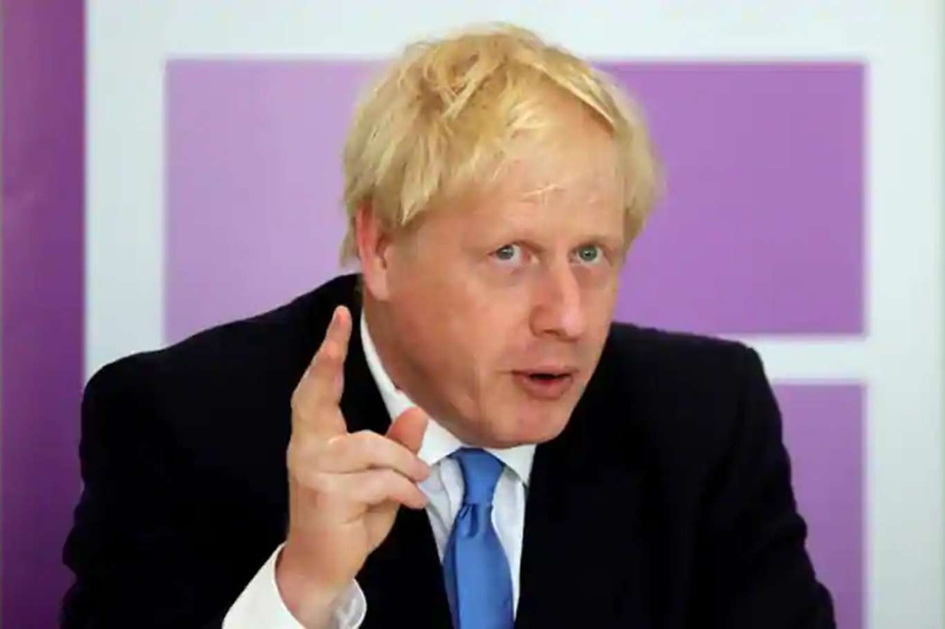İngiltere Başbakanı Johnson: Evinde izole olma kuralına uymayanlara para cezası verilecek
